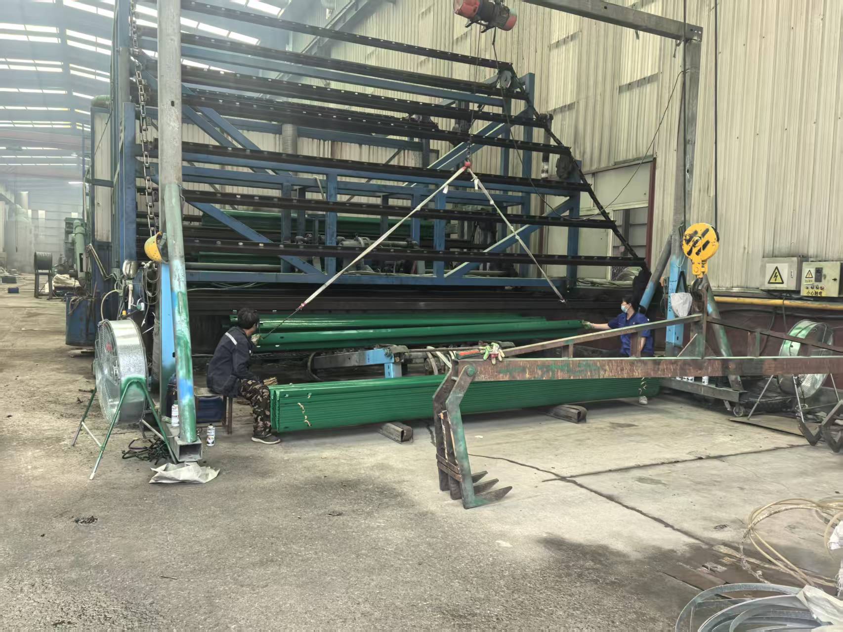 六安市波形护栏立柱环氧锌基波形护栏 - 厂家